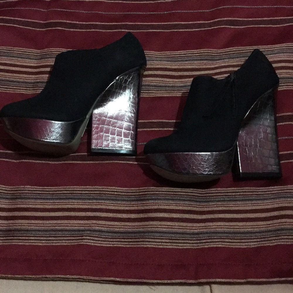 Black suede booties - Picture 2 of 5